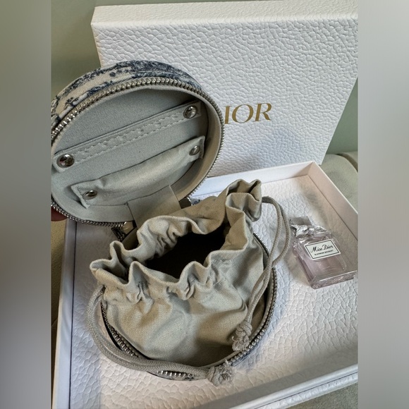 Dior Around the World Jewelry Case with mini Blooming Bouquet perfume. - Picture 2 of 6